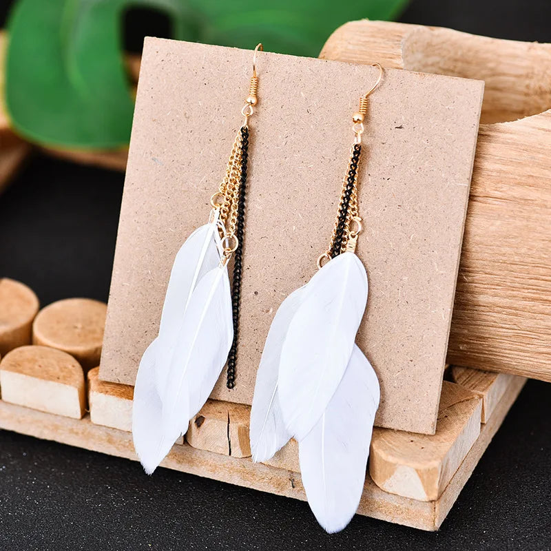 Aretes Colgantes con Plumas de Colores 1