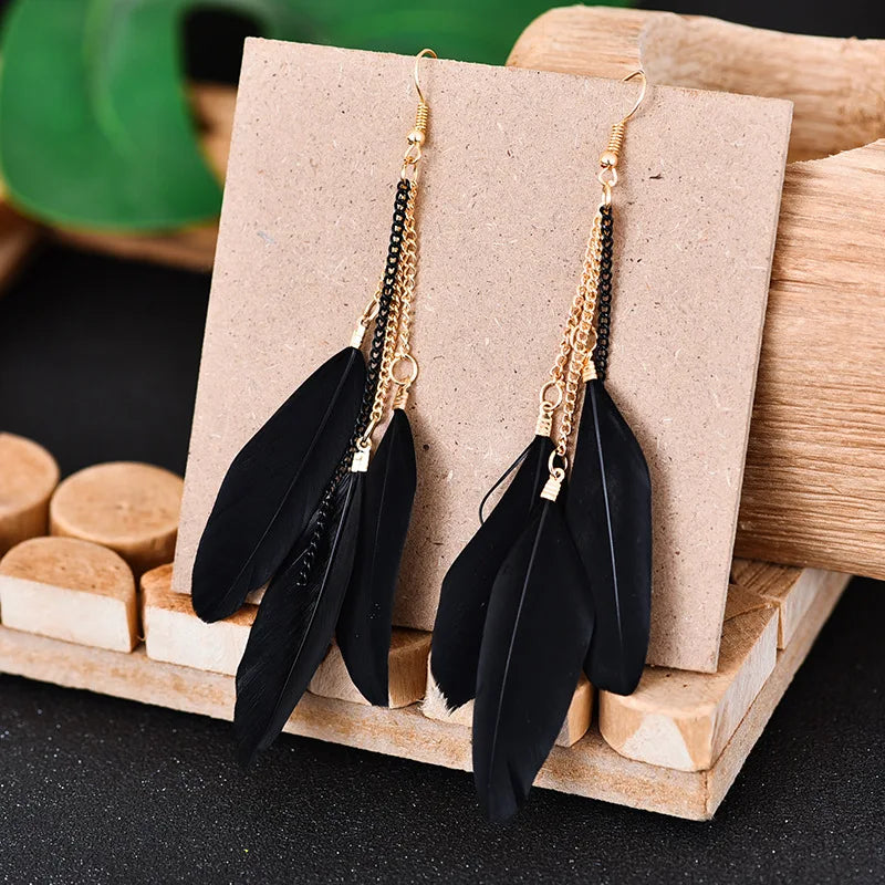 Aretes Colgantes con Plumas de Colores 2