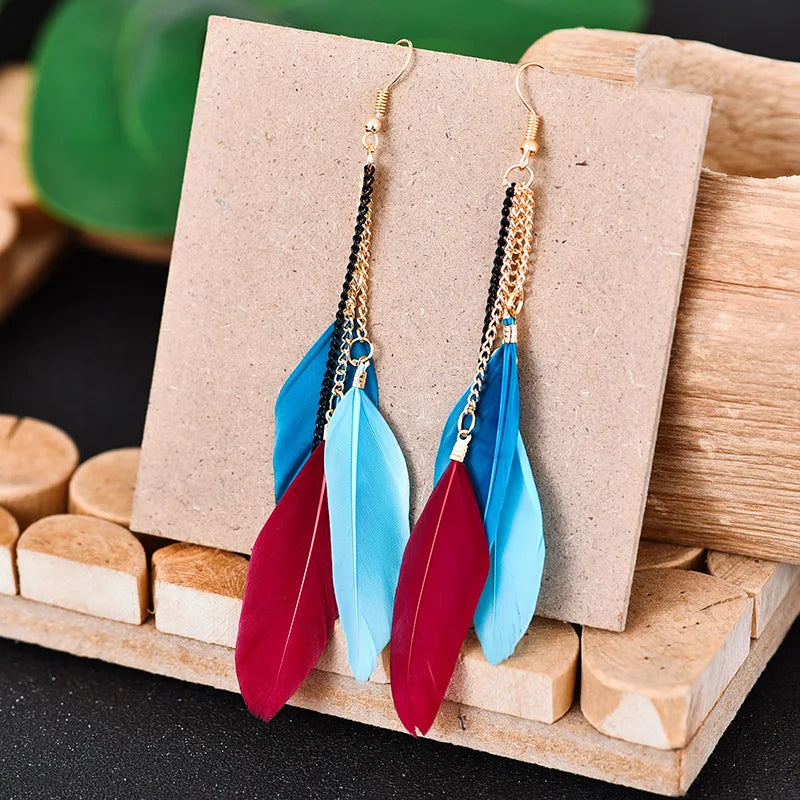 Aretes Colgantes con Plumas de Colores 4