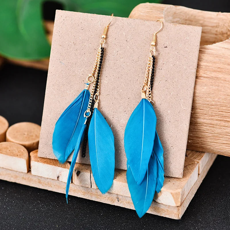 Aretes Colgantes con Plumas de Colores 3