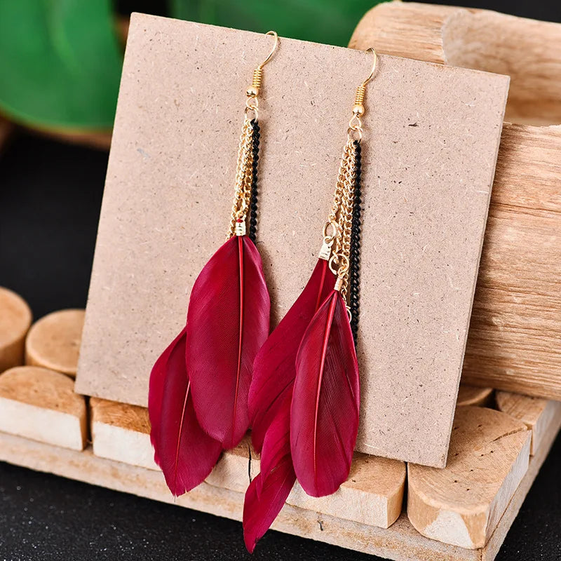 Aretes Colgantes con Plumas de Colores 5