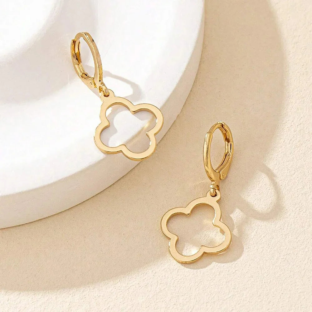 Aretes Colgantes con Trébol de 4 Hojas en oro