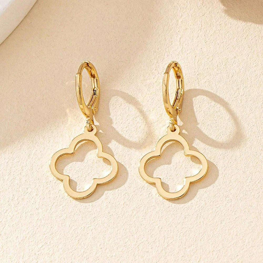 Aretes Colgantes con Trébol de 4 Hojas en oro