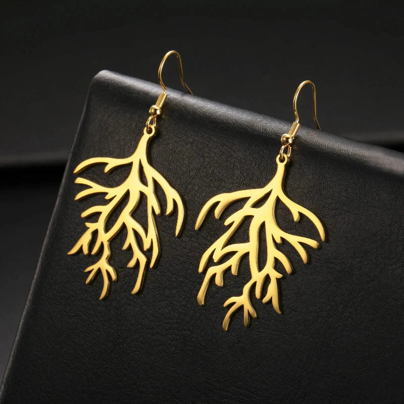 Aretes Colgantes en Ramas de Coral dorado