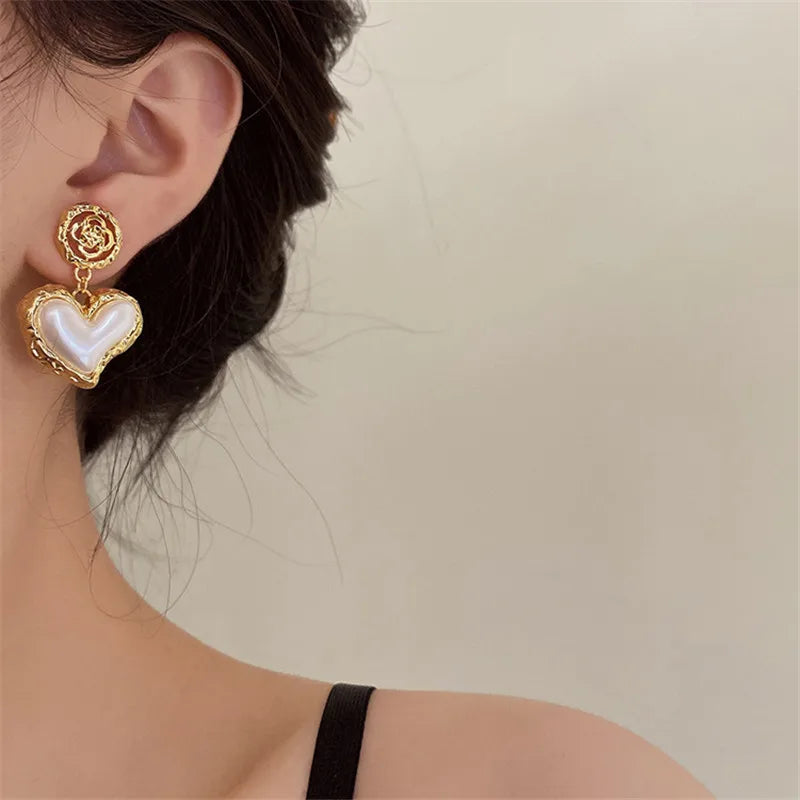 Aretes Colgantes de Corazón para Mujer en Oro