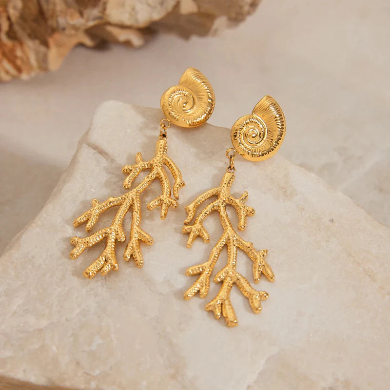 Aretes Colgantes de Concha y Coral