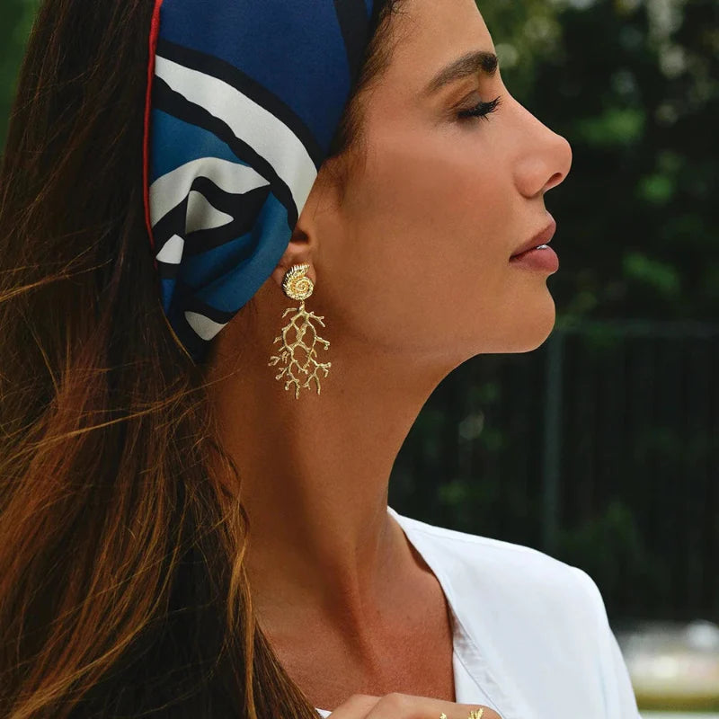 Aretes Colgantes de Concha y Coral