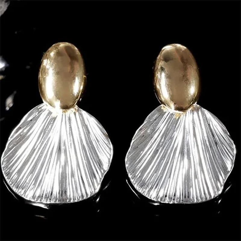 Aretes Colgantes con Forma de Concha de Vieira