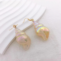 Aretes Colgantes de Nácar con Concha de Caracol
