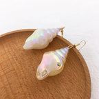 Aretes Colgantes de Nácar con Concha de Caracol