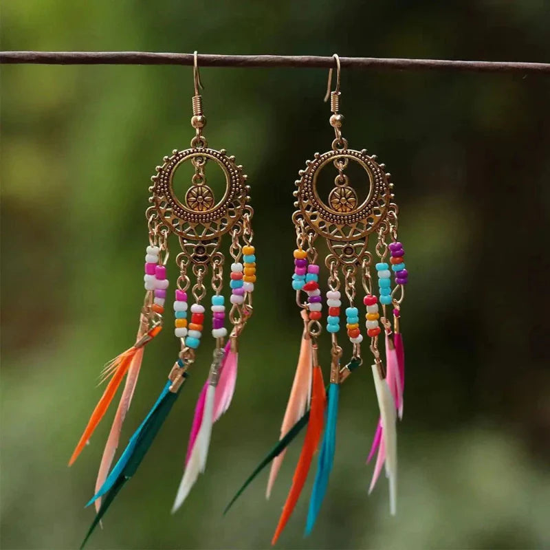 Aretes Colgantes Étnicos con Plumas de Colores para Mujer oro