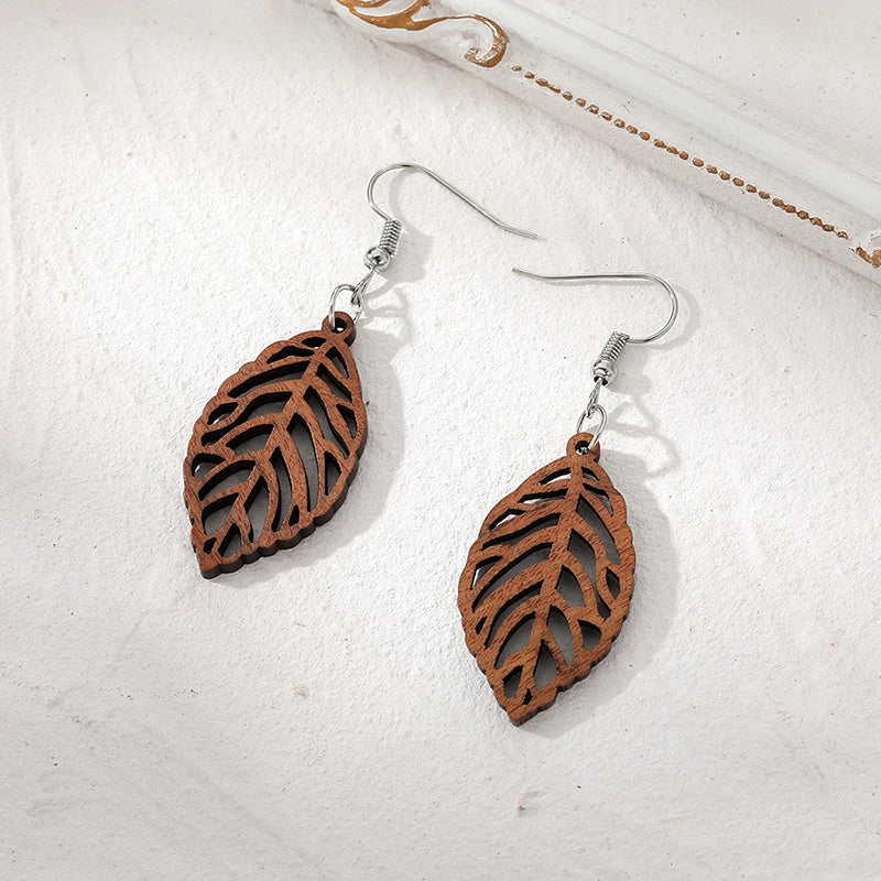 Aretes Colgantes de Hoja de Laurel en Madera