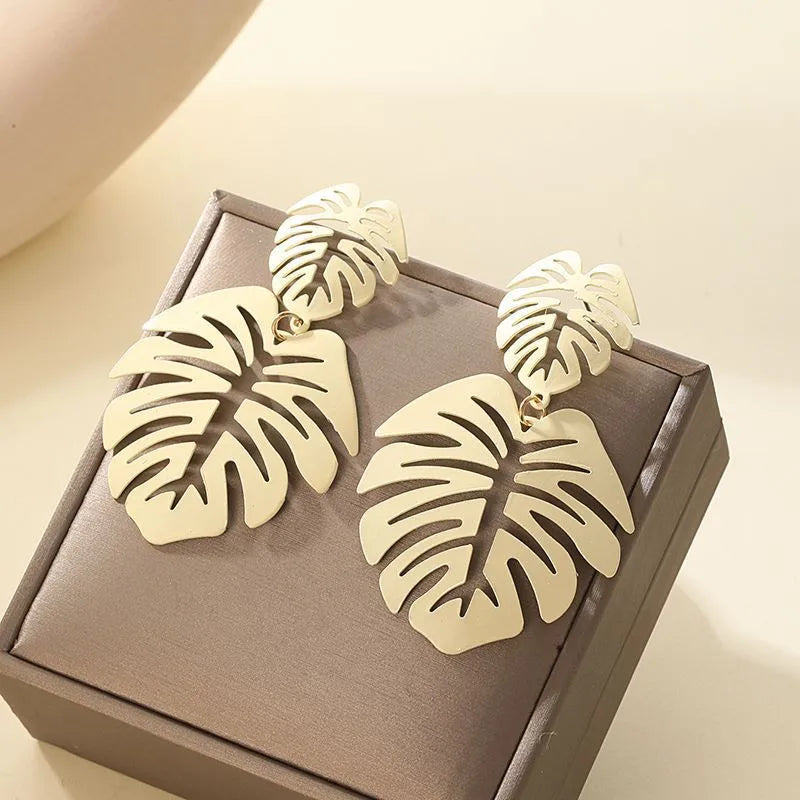 Aretes Colgantes Hoja de Palma blanca