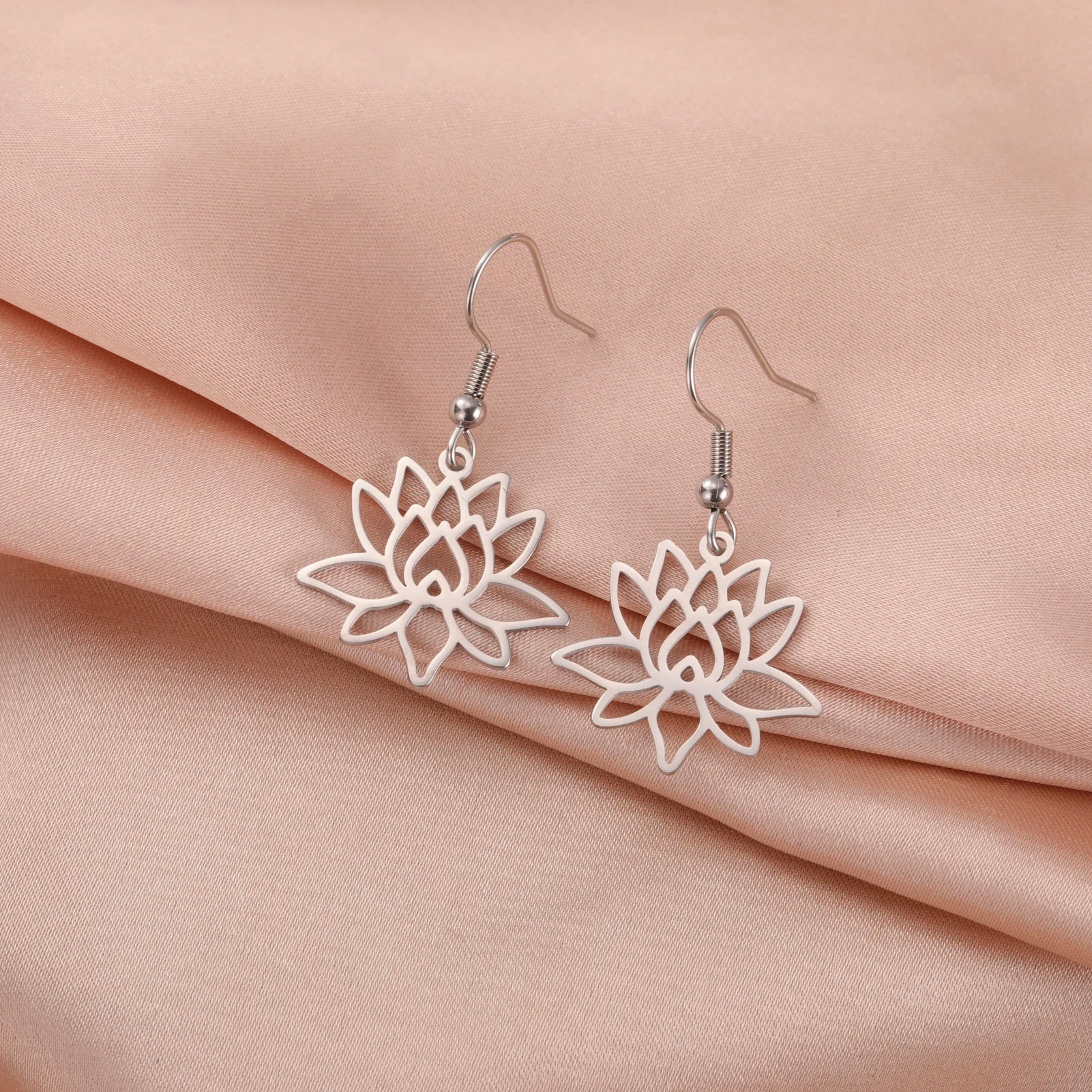 Aretes Colgantes Flor de Loto para Mujer en Plata