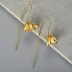 Aretes Colgantes Flor de Magnolia de Oro