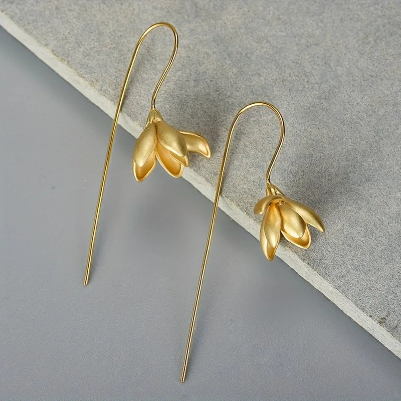 Aretes Colgantes Flor de Magnolia de Oro