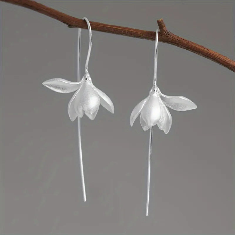 Aretes Colgantes Flor de Magnolia de Plata