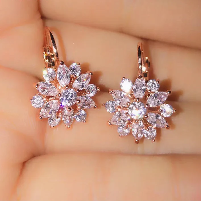 Aretes Colgantes Flor de Circonia oro rosa