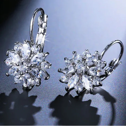 Aretes Colgantes Flor de Circonia blanca