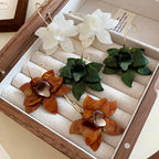 Aretes de Aro Colgantes con Flores Anchas Marrón