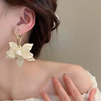 Aretes de Aro Colgantes con Flores Anchas Blancas