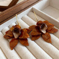 Aretes de Aro Colgantes con Flores Anchas Marrón
