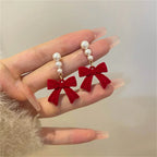 Aretes Colgantes con Perlas y Lazos rojos