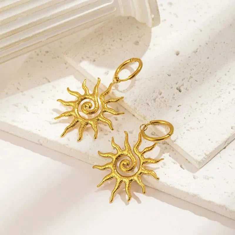 Aretes Colgantes Sol Dorado