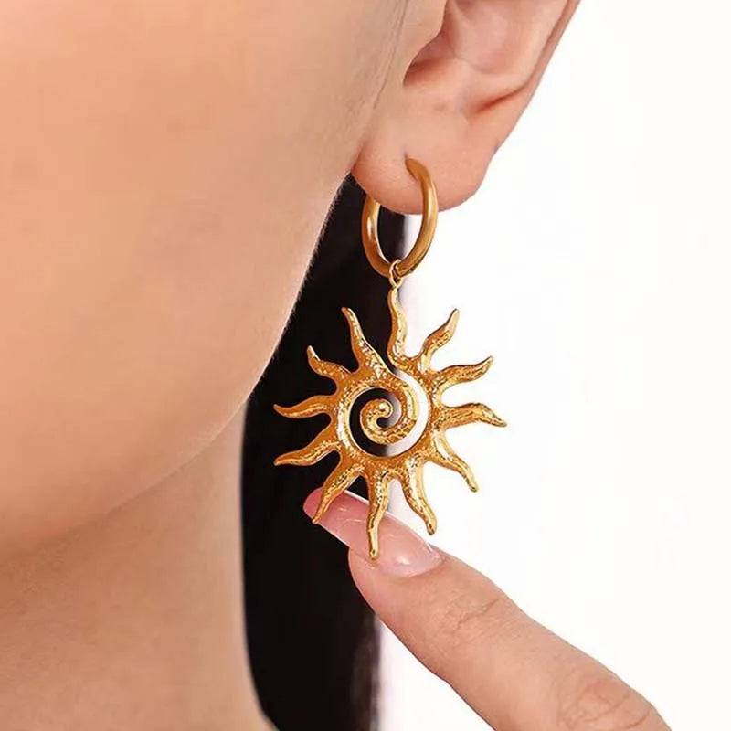 Aretes Colgantes Sol Dorado