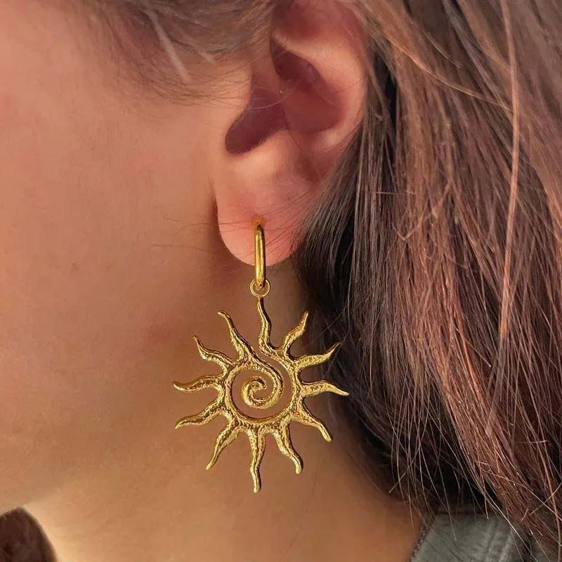 Aretes Colgantes Sol Dorado