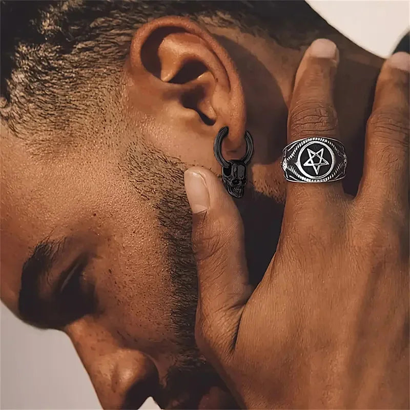 Aretes Colgantes de Calavera para Hombre en negro