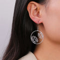 Aretes Colgantes Redondos Flor de Loto en Plata