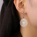 Aretes Colgantes Rueda de Hécate Strophalos para Mujer en plata