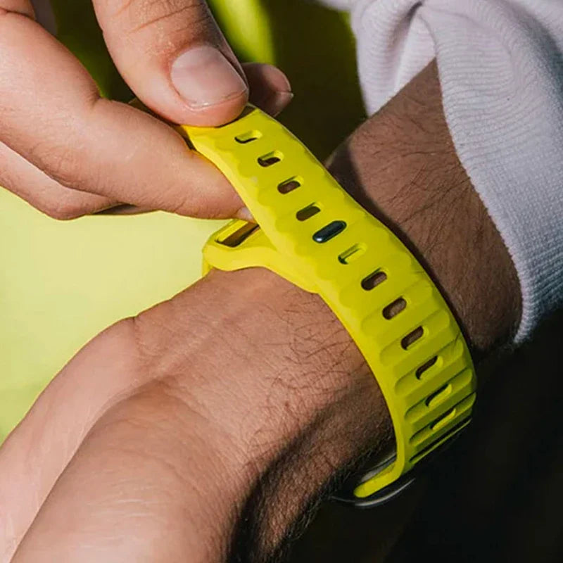 Correa Apple Watch de silicona quirúrgica amarilla