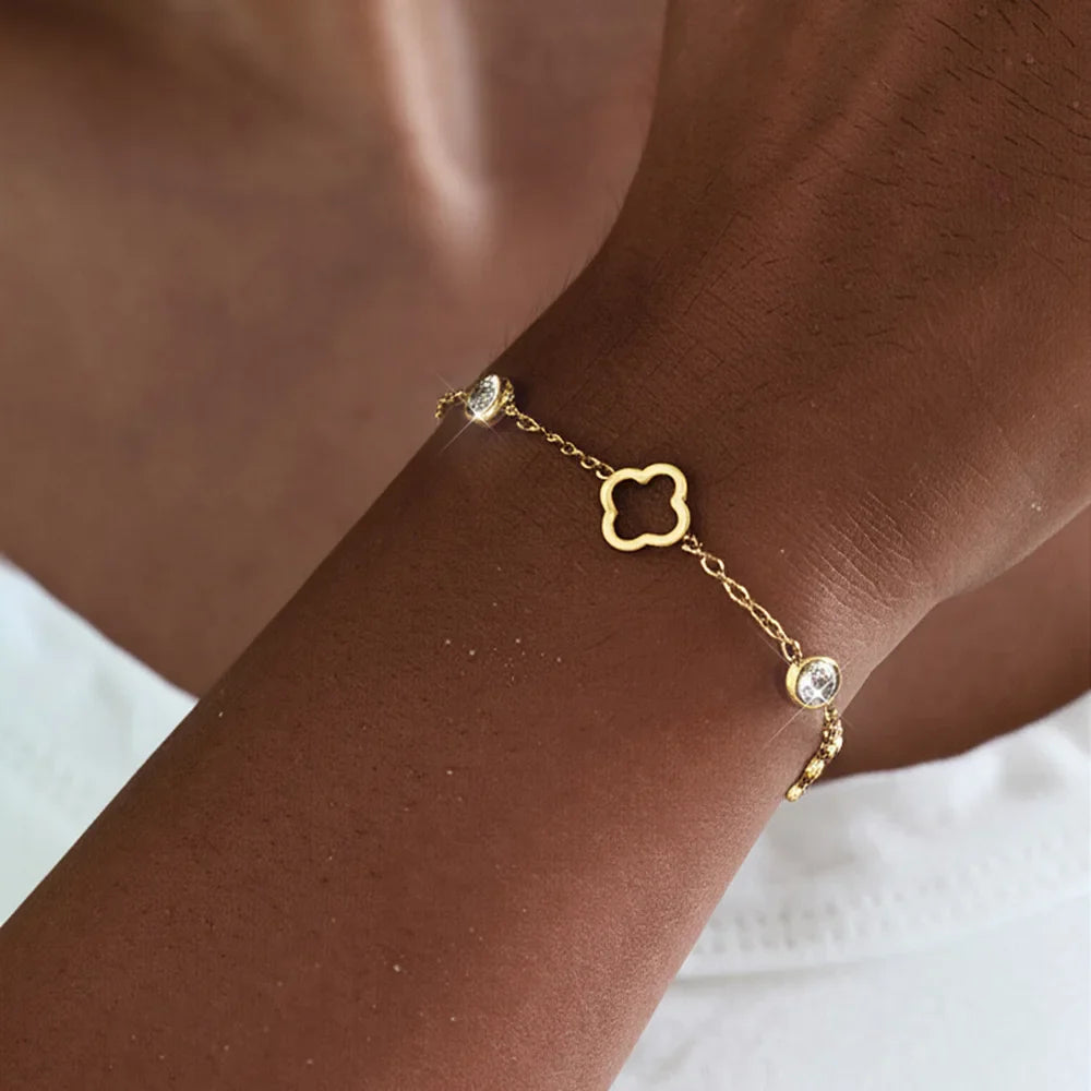 Pulsera con Tréboles de 4 Hojas con Circonio dorado