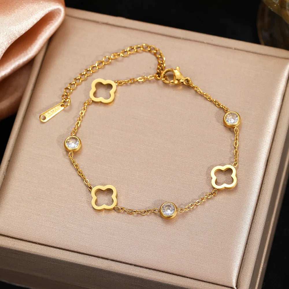 Pulsera con Tréboles de 4 Hojas con Circonio dorado