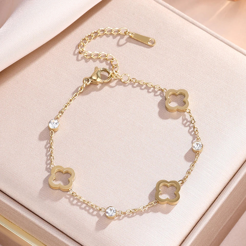 Pulsera con Tréboles de 4 Hojas con Circonio dorado