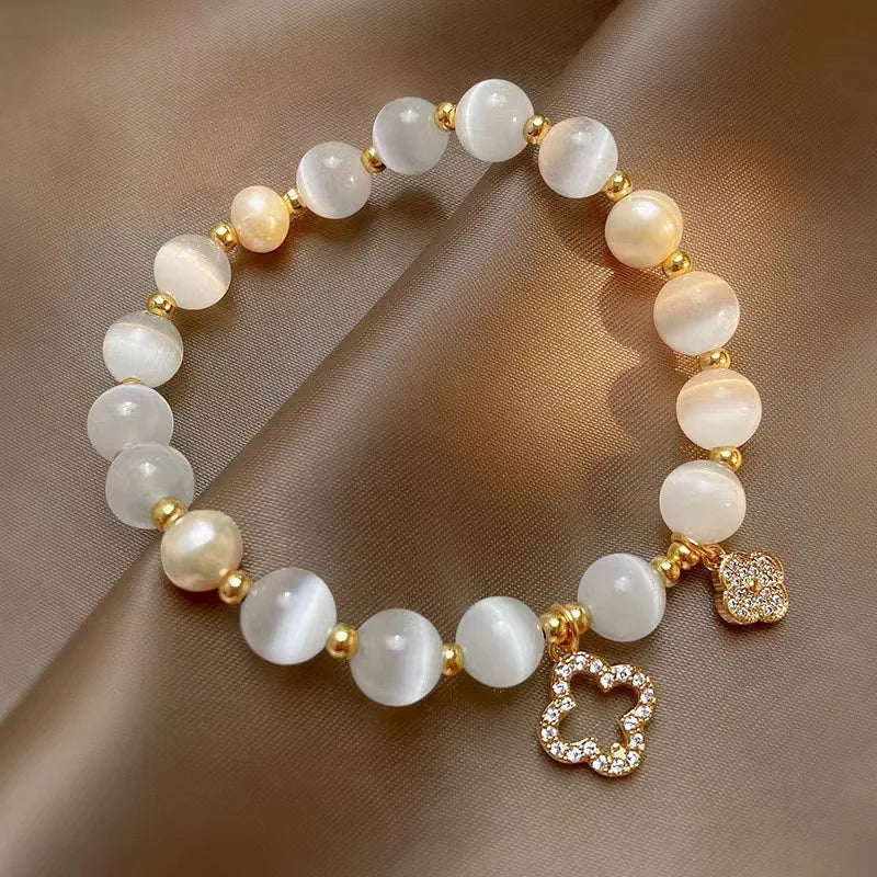 Pulsera de Perlas con Tréboles de 4 Hojas