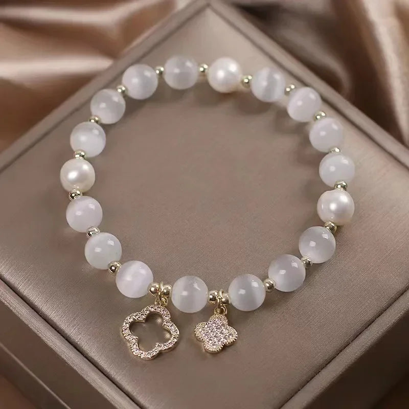 Pulsera de Perlas con Tréboles de 4 Hojas