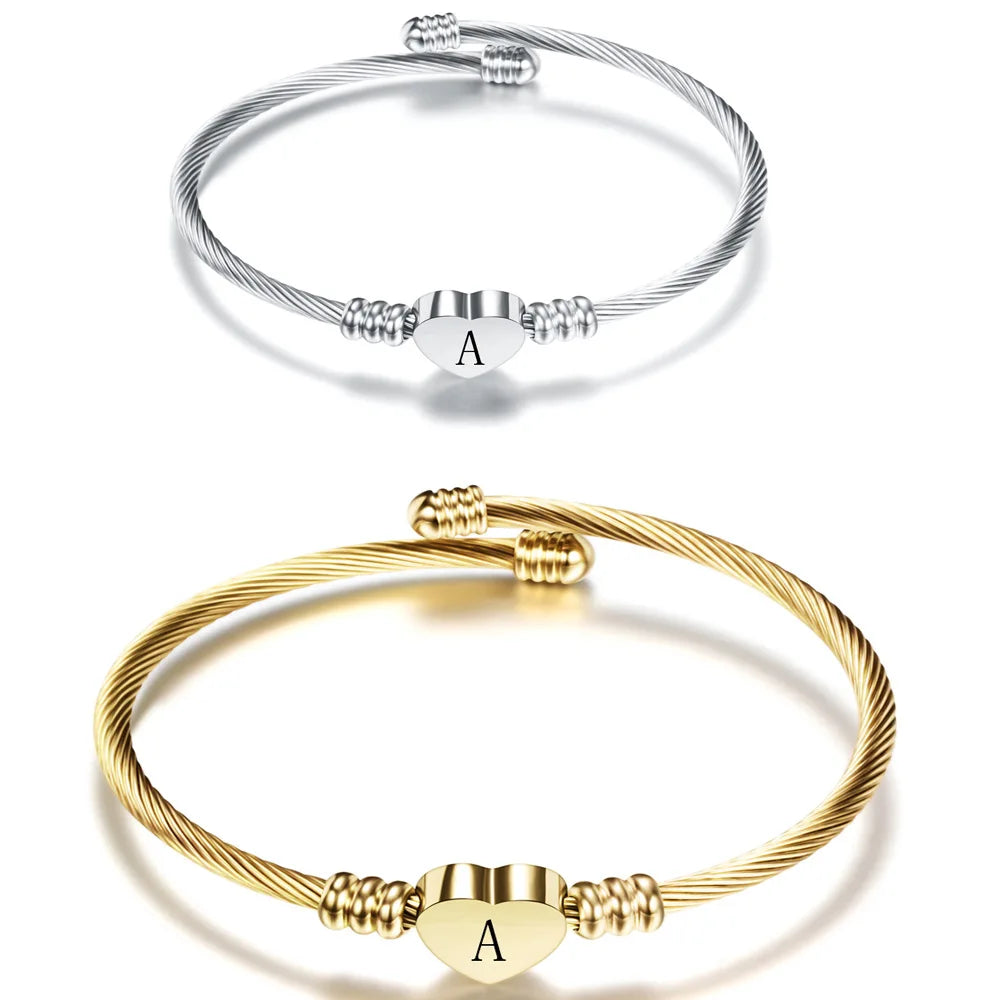 Pulsera de corazón con inicial
