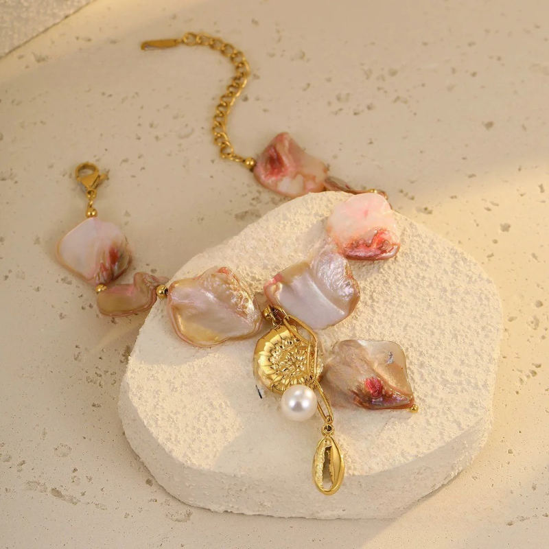 Pulsera Coquillage con Hermosas Perlas de Nácar