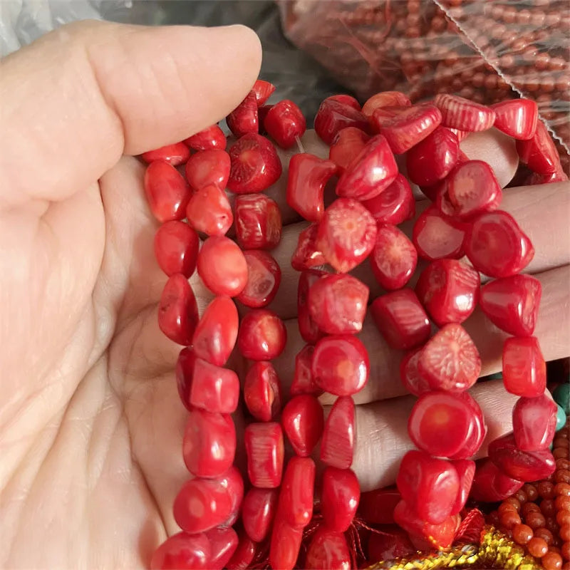 Pulsera de coral rojo en guijarros