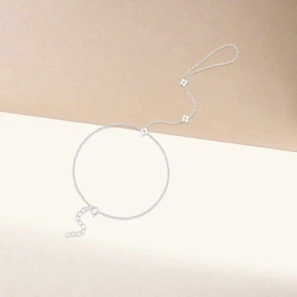 Pulsera de mano con flores de circonio plateado