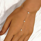 Pulsera de mano con flores de circonio dorado