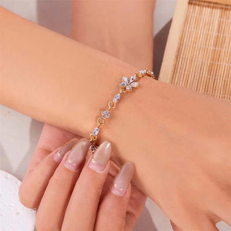 Pulsera Elegante con Flores blancas