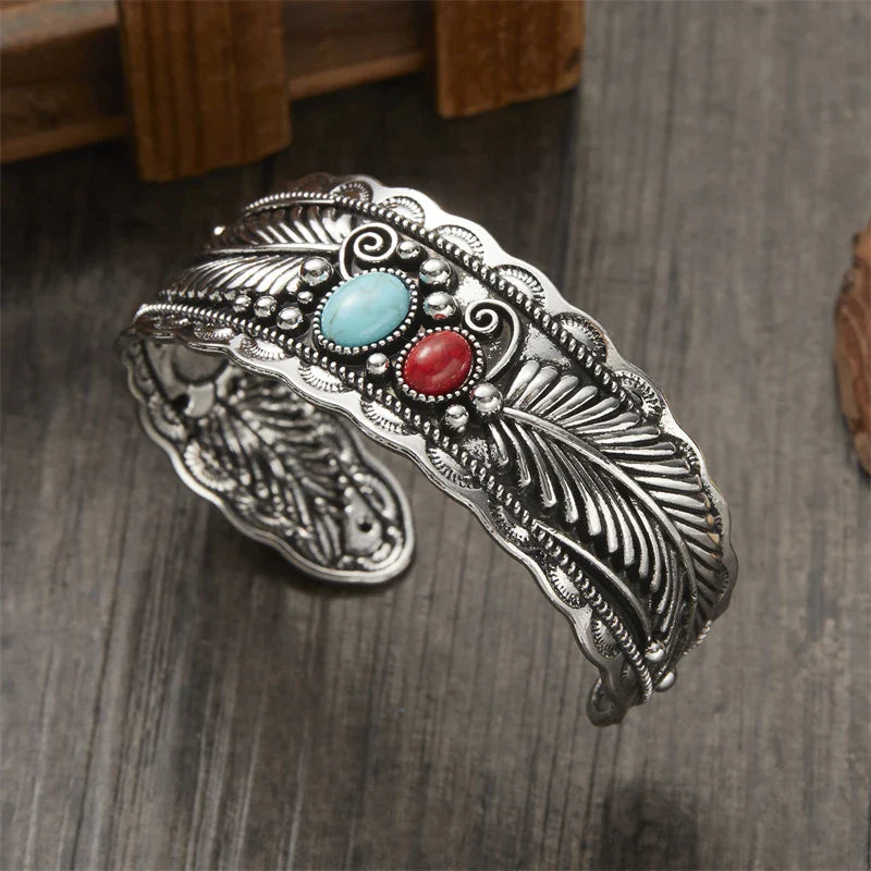 Pulsera Étnica Vintage con Piedras y Plumas plata