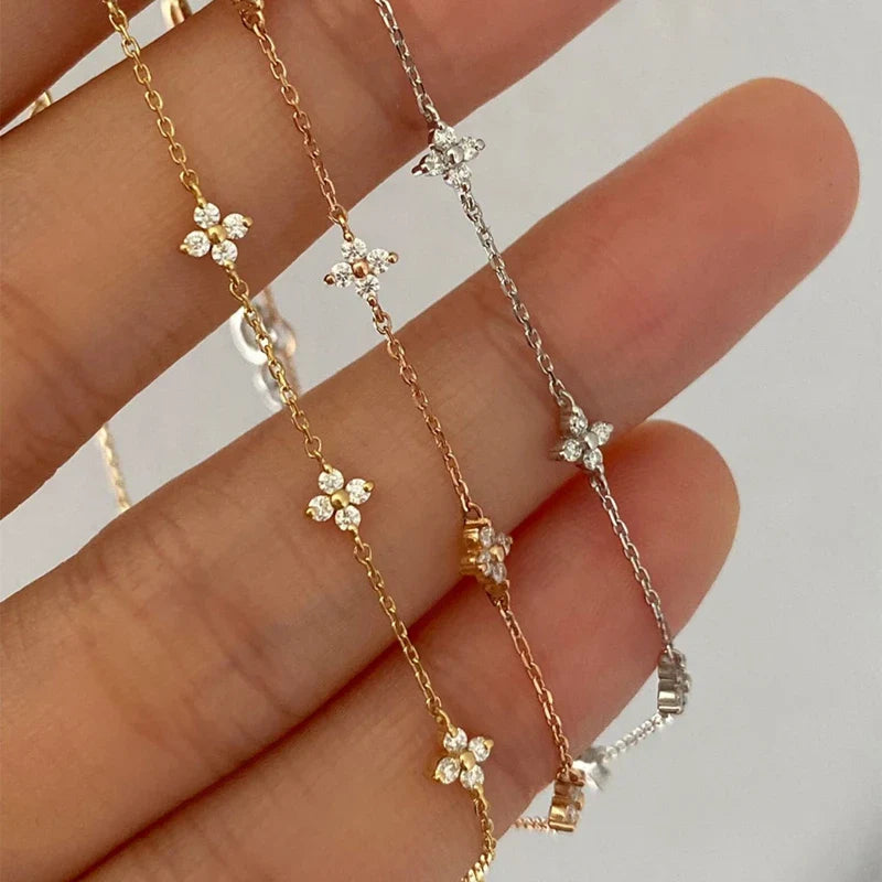 Pulsera Gourmette con Flores Finas en Zirconia plateada