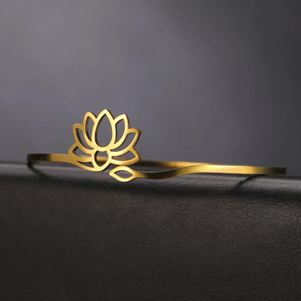 Brazalete Rígido Flor de Loto para Mujer en Oro