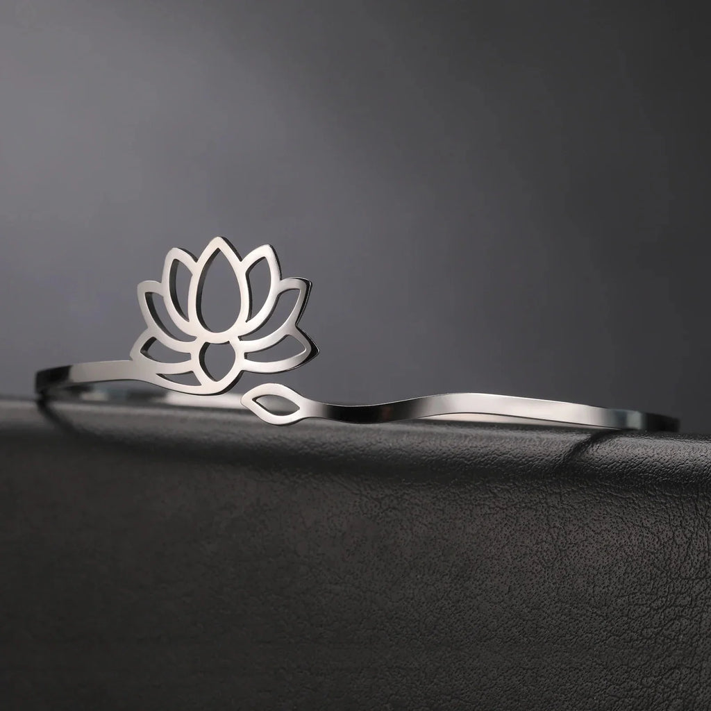 Brazalete Rígido Flor de Loto para Mujer en Plata
