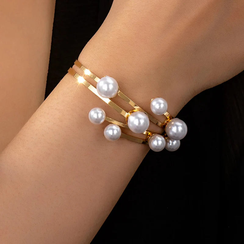 Pulsera Estilizada con Perlas Blancas